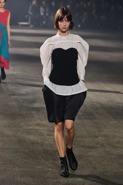 Look 14